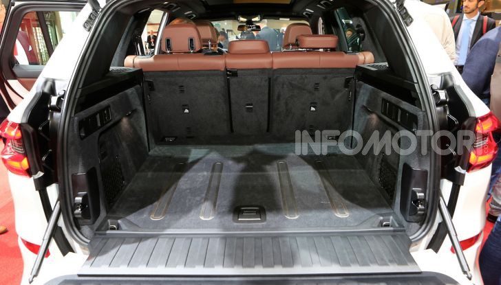 BMW X5, la quarta generazione debutta su strada - Foto 11 di 23