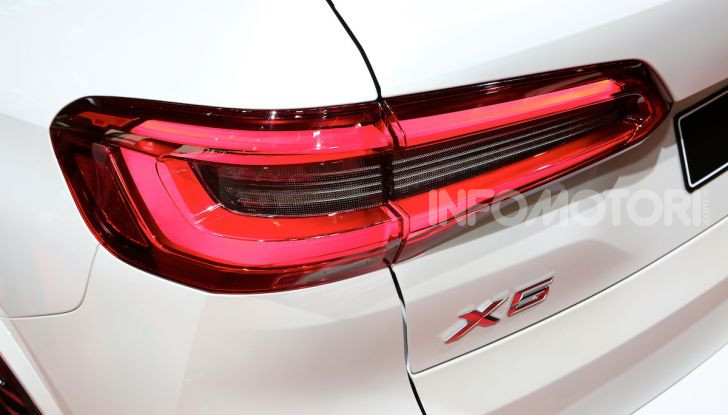 BMW X5, la quarta generazione debutta su strada - Foto 12 di 23