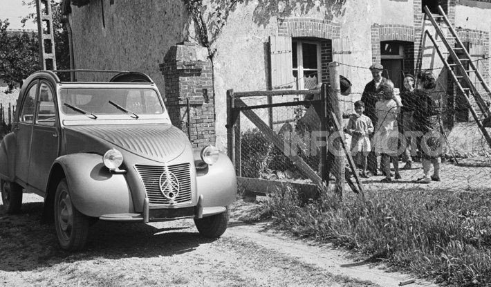 Citroen 2CV compie 75 anni: storia di un mito a quattro ruote - Foto 3 di 7