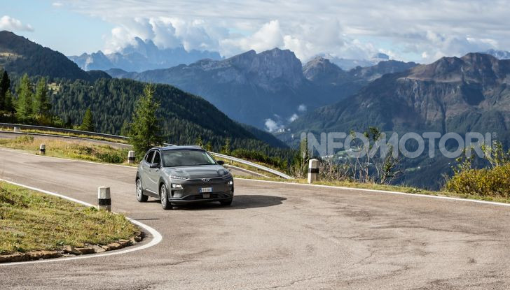 Hyundai Kona EV, test drive del SUV elettrico - Foto 2 di 18