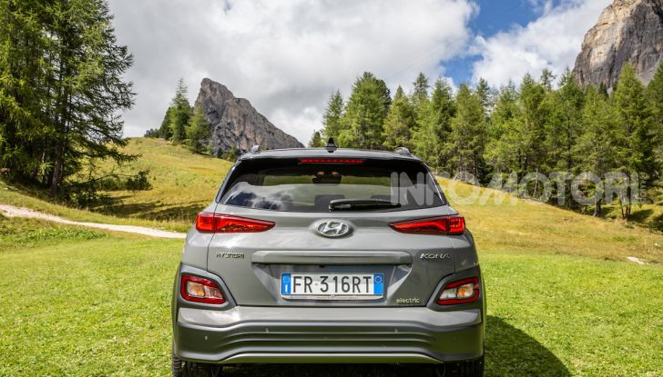 Hyundai Kona EV, test drive del SUV elettrico - Foto 11 di 18