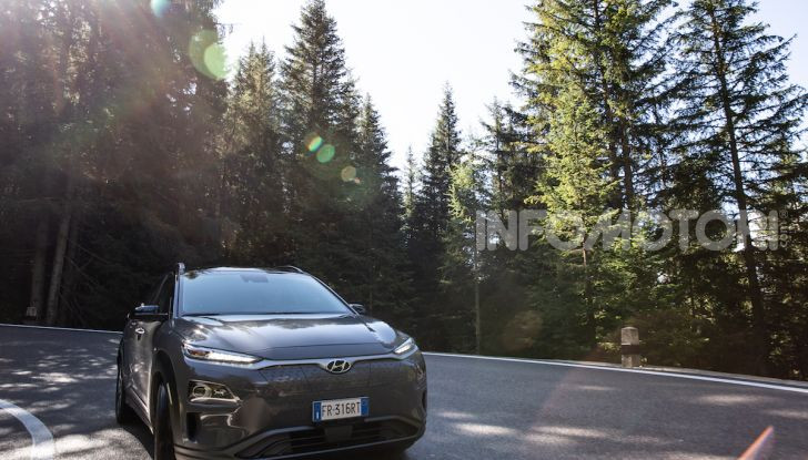 Hyundai Kona EV, test drive del SUV elettrico - Foto 15 di 18