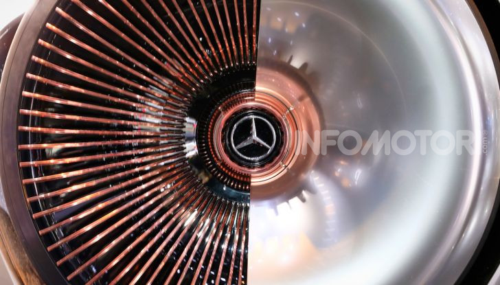 Mercedes Vision EQ Silver Arrow Concept - Foto 6 di 24