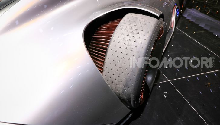 Mercedes Vision EQ Silver Arrow Concept - Foto 11 di 24