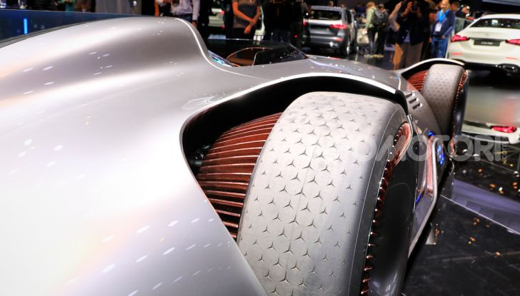 Mercedes Vision EQ Silver Arrow Concept - Foto 21 di 24