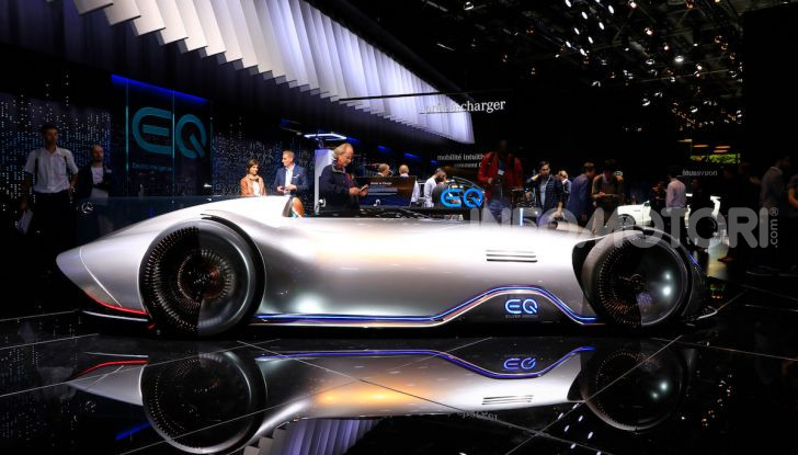 Mercedes Vision EQ Silver Arrow Concept - Foto 10 di 24