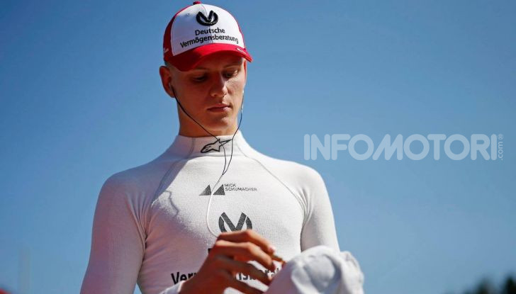 Mick Schumacher debutta in Formula 1 con la Ferrari SF90 - Foto 13 di 28