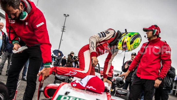 Mick Schumacher debutta in Formula 1 con la Ferrari SF90 - Foto 15 di 28