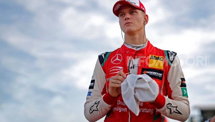 Mick Schumacher debutta in Formula 1 con la Ferrari SF90 - Foto 1 di 28