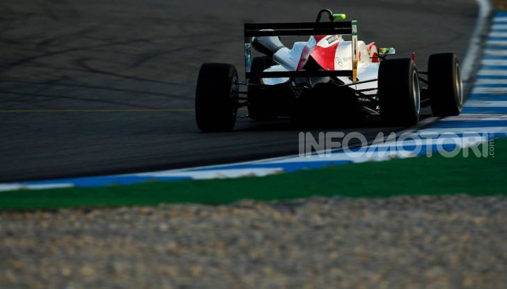 Mick Schumacher debutta in Formula 1 con la Ferrari SF90 - Foto 18 di 28
