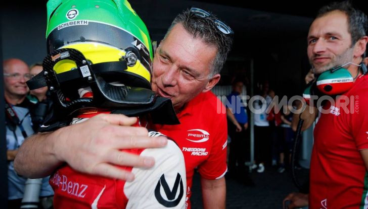 Mick Schumacher debutta in Formula 1 con la Ferrari SF90 - Foto 25 di 28