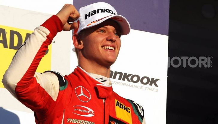 Mick Schumacher debutta in Formula 1 con la Ferrari SF90 - Foto 26 di 28