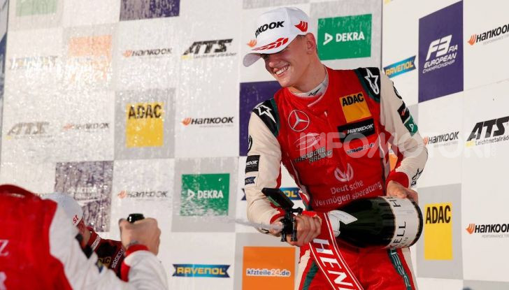 Mick Schumacher debutta in Formula 1 con la Ferrari SF90 - Foto 2 di 28