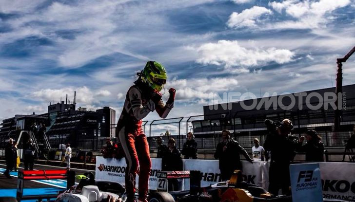 Mick Schumacher debutta in Formula 1 con la Ferrari SF90 - Foto 7 di 28