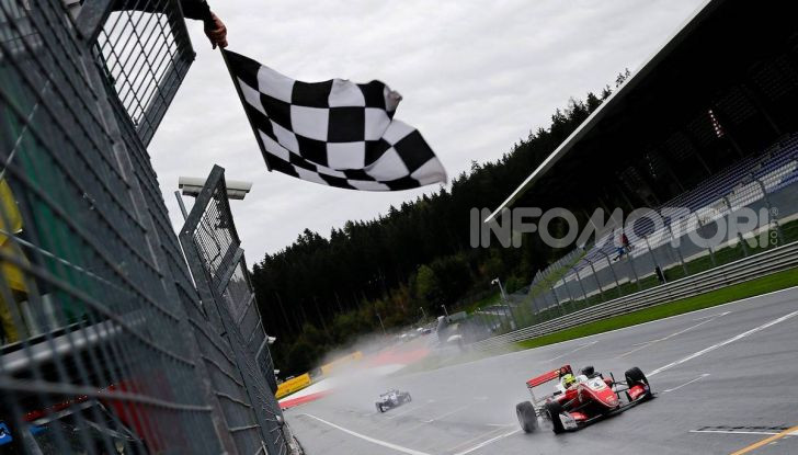 Mick Schumacher debutta in Formula 1 con la Ferrari SF90 - Foto 3 di 28