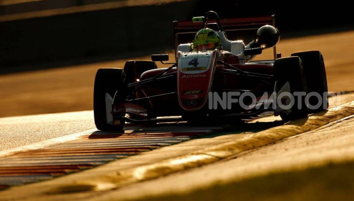 Mick Schumacher debutta in Formula 1 con la Ferrari SF90 - Foto 9 di 28