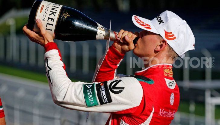 Mick Schumacher debutta in Formula 1 con la Ferrari SF90 - Foto 11 di 28