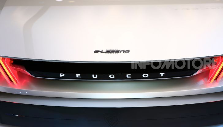 Peugeot e-Legend Concept, l’elettrica a guida autonoma del futuro - Foto 13 di 16