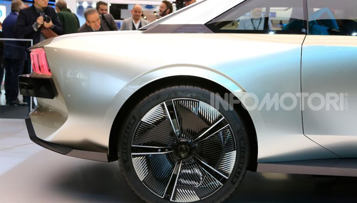 Peugeot e-Legend Concept, l’elettrica a guida autonoma del futuro - Foto 15 di 16