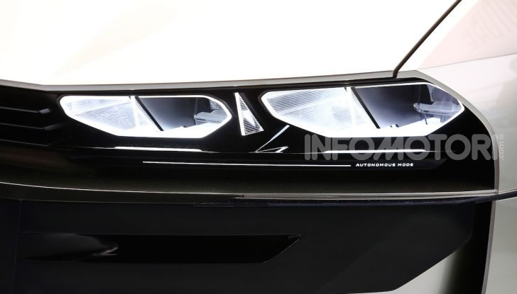 Peugeot e-Legend Concept, l’elettrica a guida autonoma del futuro - Foto 2 di 16