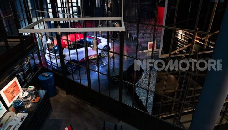 Renault Captur Tokyo Edition: l’auto che si compra sui social con Garage Italia - Foto 34 di 38