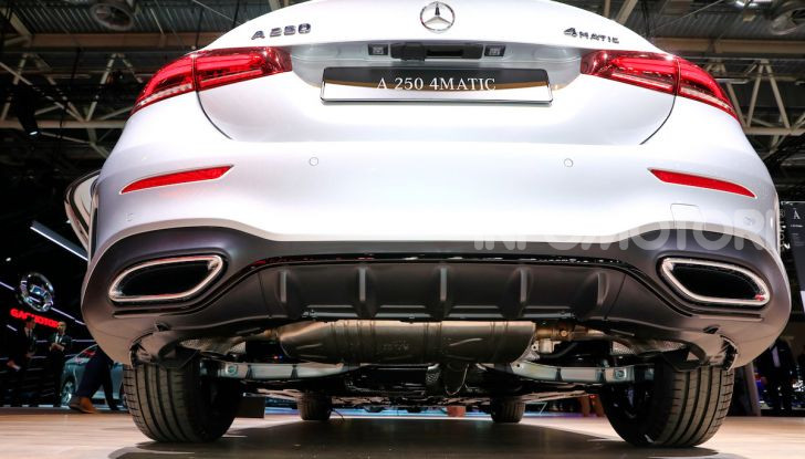 Auto premium con scarichi finti: una panoramica completa da Parigi 2018 - Foto 1 di 27