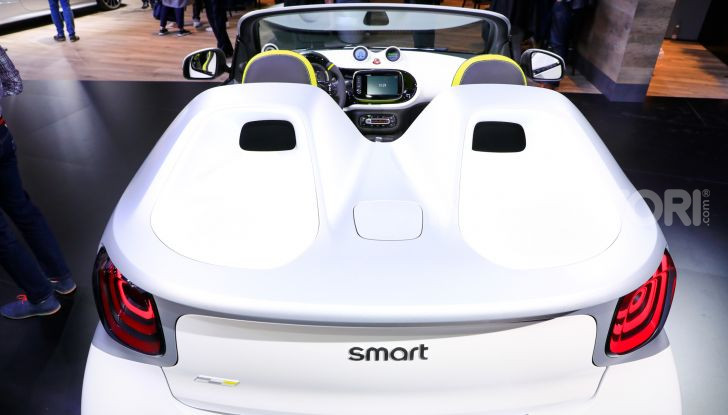 Smart forease, city car open air su base smart EQ fortwo cabrio - Foto 10 di 20