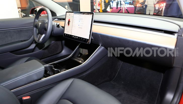 Tesla Model 3 VS BMW M3: sfida tra generazioni fra vendite e velocità - Foto 10 di 12