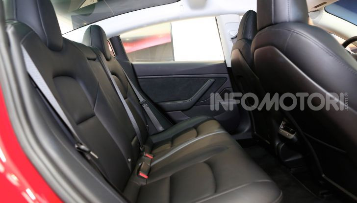 Tesla Model 3 VS BMW M3: sfida tra generazioni fra vendite e velocità - Foto 11 di 12