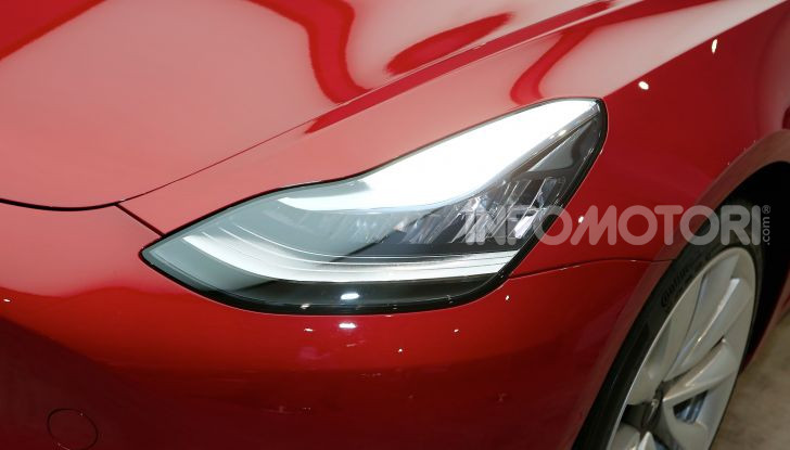 Tesla Model 3 VS BMW M3: sfida tra generazioni fra vendite e velocità - Foto 7 di 12
