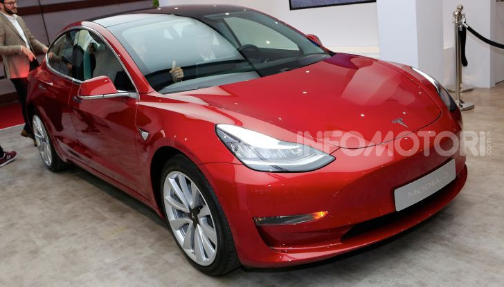 Tesla Model 3 VS BMW M3: sfida tra generazioni fra vendite e velocità - Foto 4 di 12