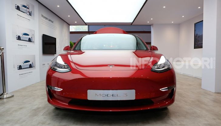 Tesla Model 3 VS BMW M3: sfida tra generazioni fra vendite e velocità - Foto 2 di 12