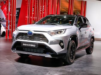 Toyota RAV4 2018, il SUV nipponico fa ritorno al fuoristrada