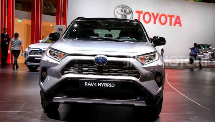 Toyota RAV4 2018, il SUV nipponico fa ritorno al fuoristrada - Foto 10 di 16