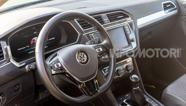 Prova Volkswagen Tiguan 2018: il SUV comodo, spazioso e veloce - Foto 25 di 38