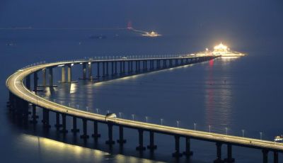 Inaugurato il ponte che collega Hong Kong a Macao: è lungo 55 km