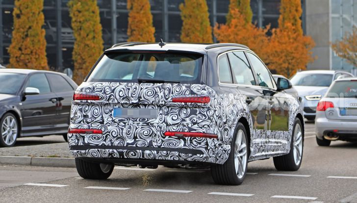 Audi Q7, primi test per la nuova generazione - Foto 24 di 28