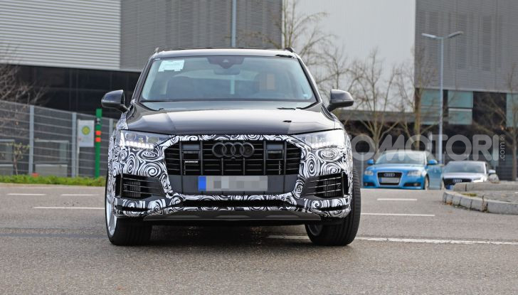 Audi Q7, primi test per la nuova generazione - Foto 16 di 28