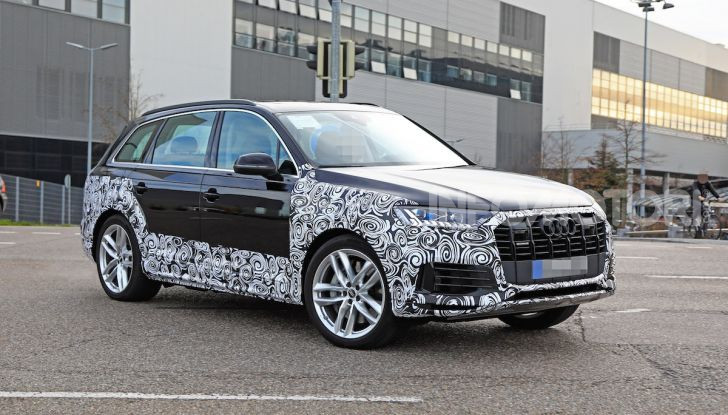 Audi Q7, primi test per la nuova generazione - Foto 14 di 28