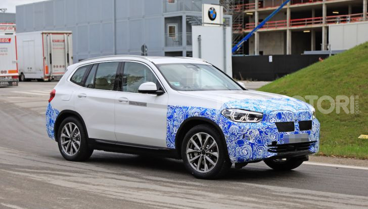 BMW iX3 2020: il SUV elettrico premium è Made in China - Foto 12 di 59