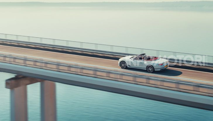 Bentley Continental GT Convertible 2019: lusso inglese allo scoperto - Foto 10 di 37