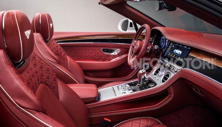 Bentley Continental GT Convertible 2019: lusso inglese allo scoperto - Foto 22 di 37