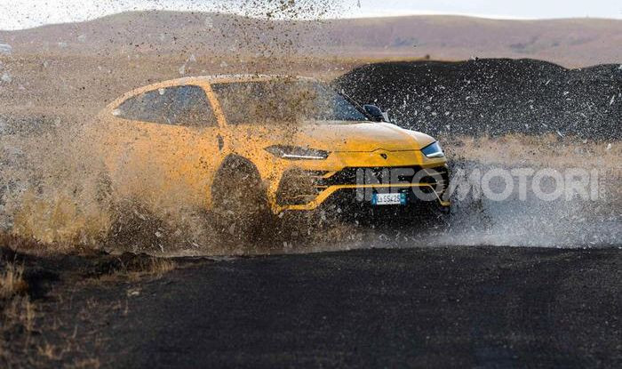 Lamborghini Urus provata su strada e fuoristrada in Islanda - Foto 7 di 10