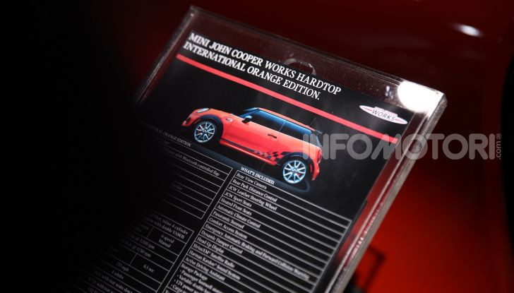 MINI, le foto LIVE dallo stand del Salone di Los Angeles 2018 - Foto 12 di 14