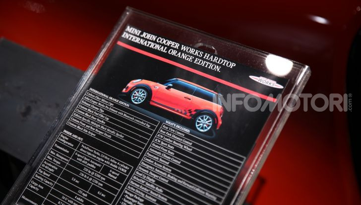 MINI, le foto LIVE dallo stand del Salone di Los Angeles 2018 - Foto 13 di 14