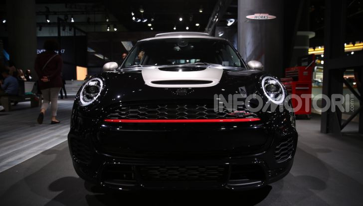 MINI, le foto LIVE dallo stand del Salone di Los Angeles 2018 - Foto 1 di 14