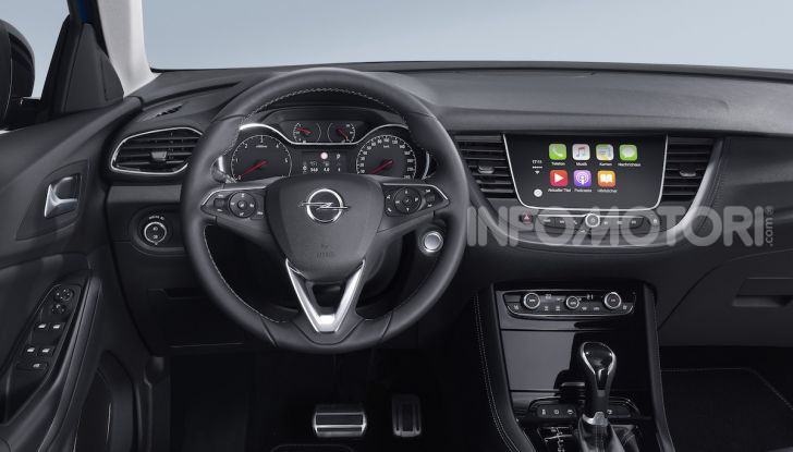 Opel con Apple CarPlay e Android Auto: disponibili Google Maps e Waze - Foto 2 di 10