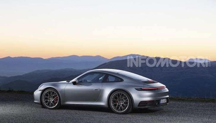 Nuova Porsche 911 992, innovazione e tradizione per la Super 8 - Foto 19 di 29