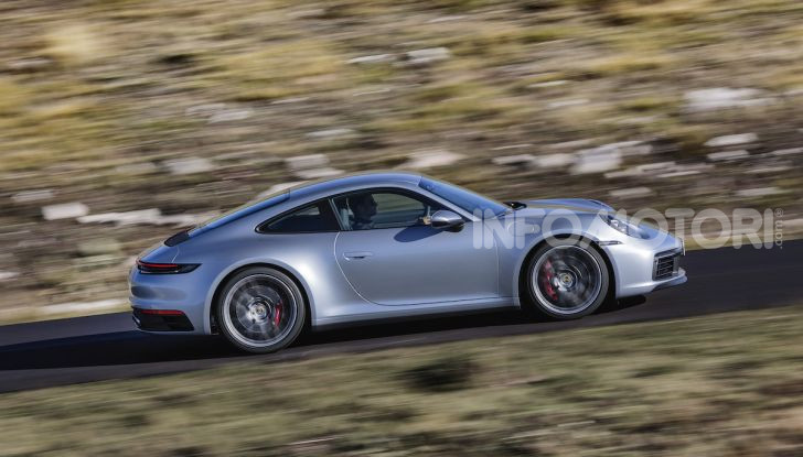 Nuova Porsche 911 992, innovazione e tradizione per la Super 8 - Foto 20 di 29