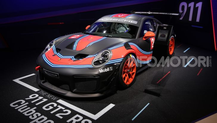 Porsche 911 GT2 RS Clubsport: la supercar da 710CV e 405.000€ - Foto 11 di 14
